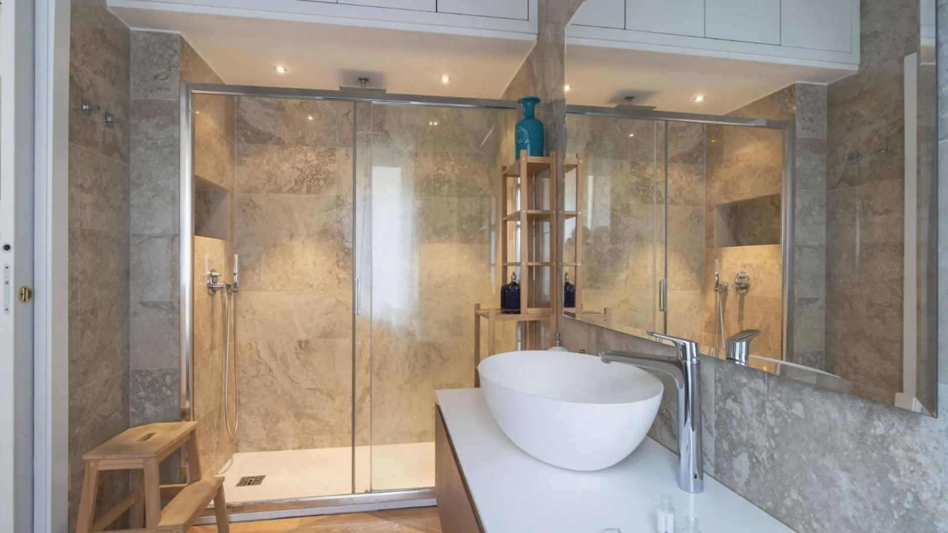 Easylife - Colore E Design In Repubblica Milan 0*,  Italy